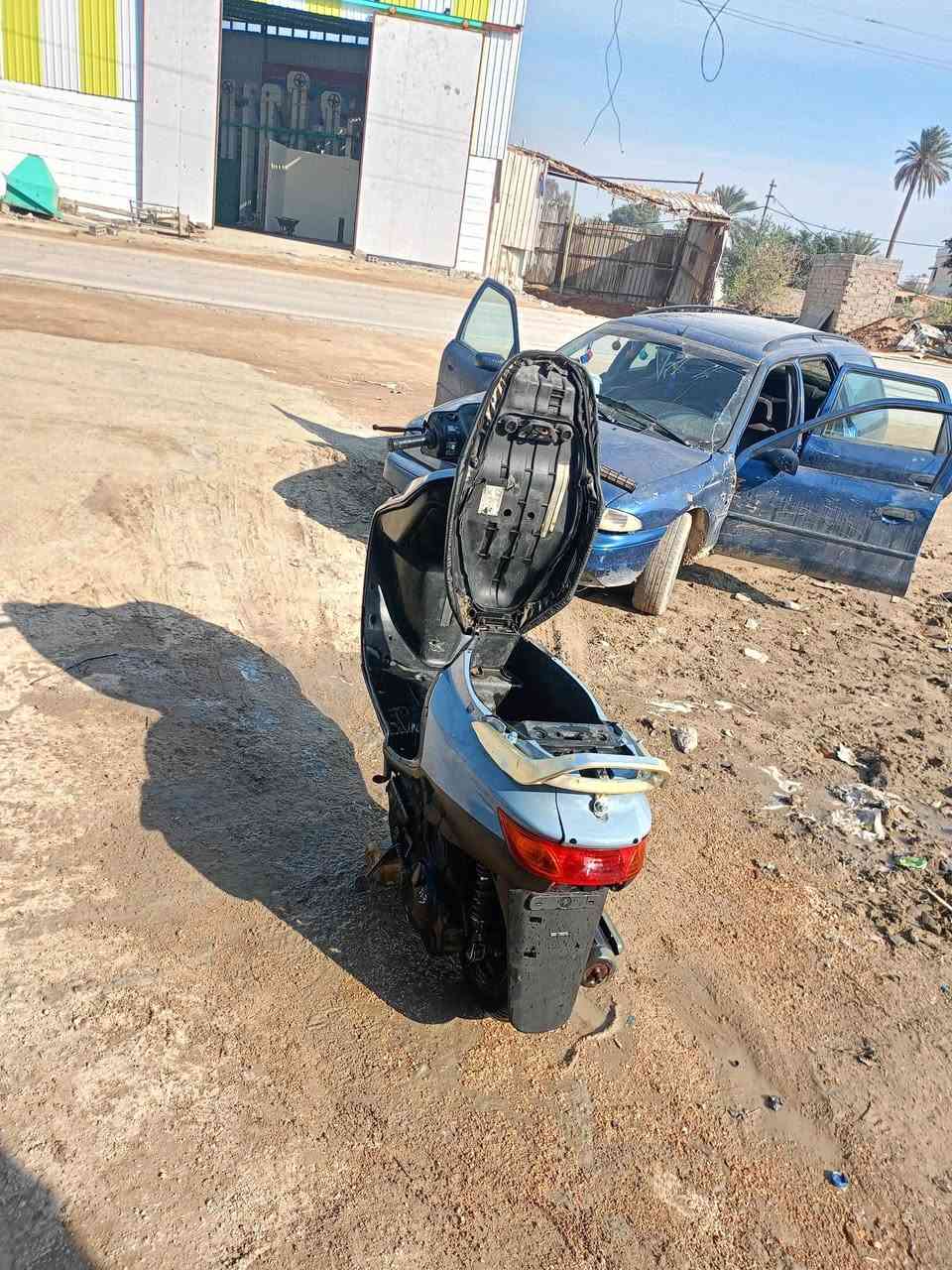 فراشه للبيع محركه اسبوع من صعته كله شغال مكاني نجف مشخاب *********** السعر 650
