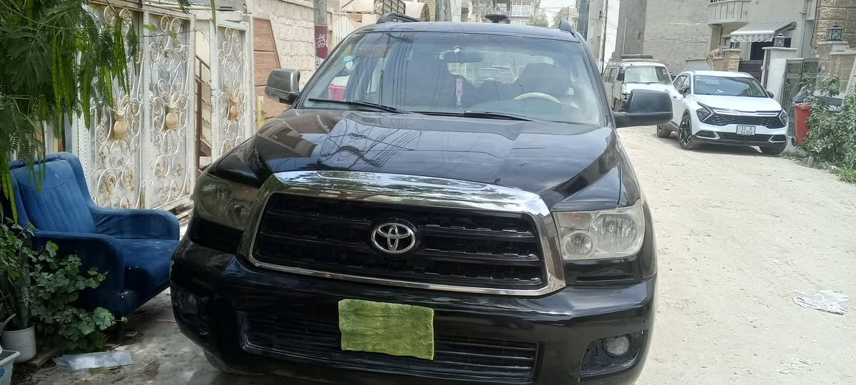 السلام عليكم ورحمه الله وبركاته 
من رخصة مدير الكروب المحترم 
عندي سيكويا رقم بغداد لون اسود باسمي محرك وكير واكسل جدد سيارة حلوة وجاهزة فتحة سقف ومواصفات هواي موديل ٢٠٠٩ صبغ حزام 
***********
