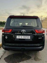 حبايب سياره لاندكروز بلاك موديل ٢٠٢٥  اللون اسود ماشيه ٦٠٠٠ اخت الزيرو...