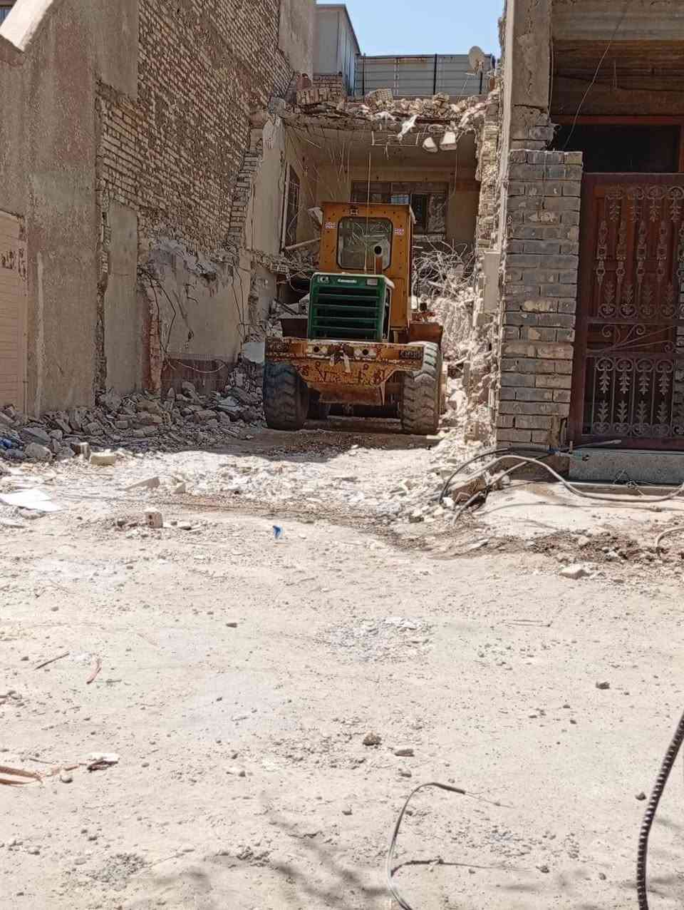 لهدم الدور ورفع الانقاض والحدل وحفر الجفر وتجهيز مواد البناء***********
