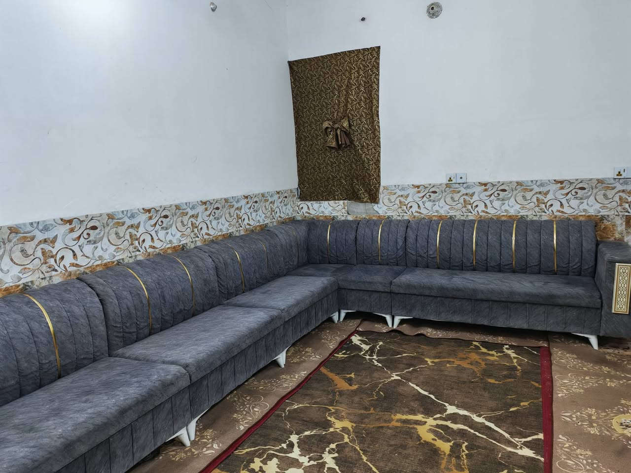 ديوان 14 مقعد تسكام خشب درجه اولى ثكيل مو خفيف حيل نضيف مابي اي ضرر السعر 325 العنوان كربلاء بدايه الأمن الداخلي *********** يوجد توصيل داخل كربلاء
