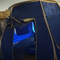 خيمة سداسية قماش قوي، مستعملة قليل جدا ارتفاعها 210 سم، مساحتها 12 متر...