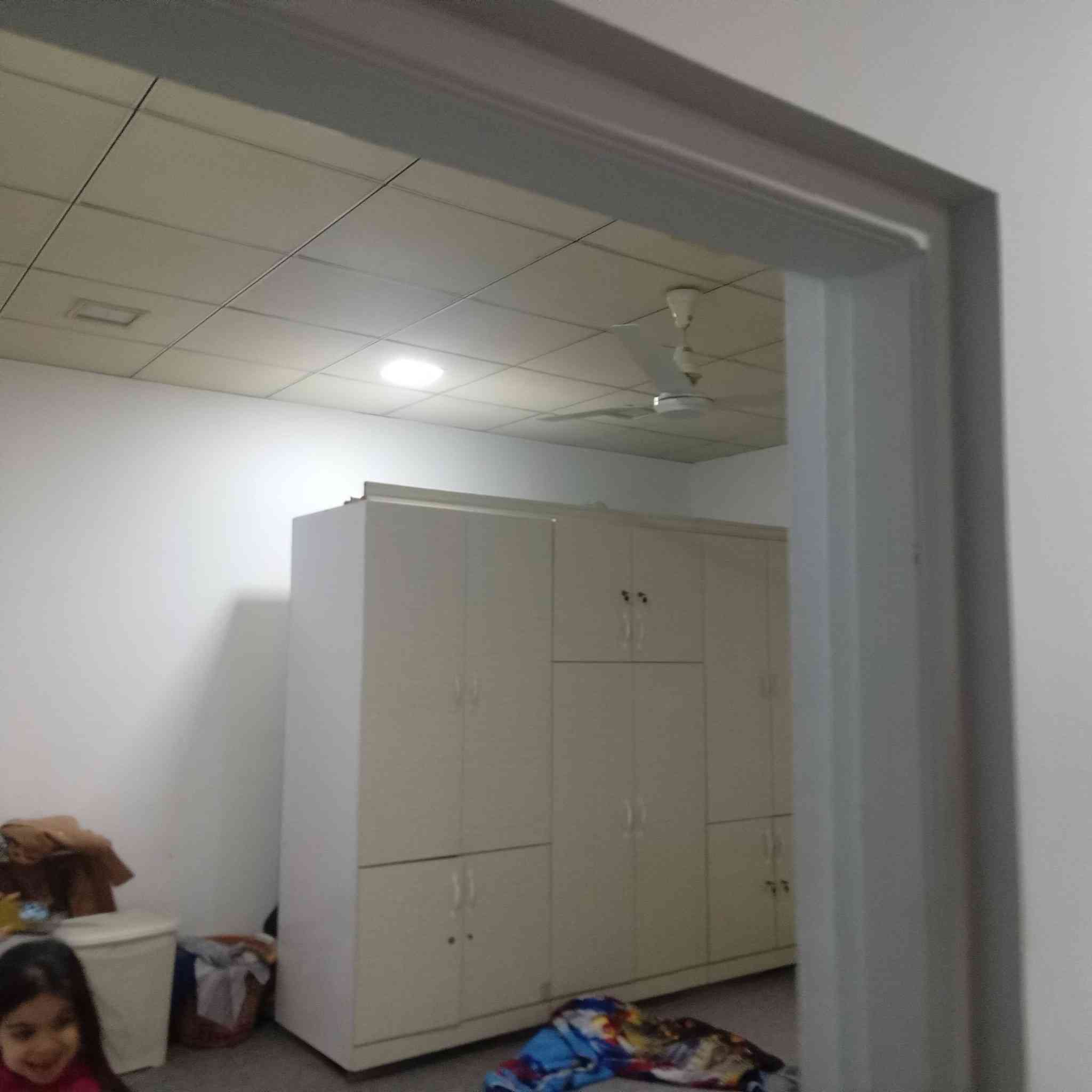 فرۆشتنی خێرا
ئەم خانووە بۆ فرۆشتن لە گەڕەکی بەکرەجۆ
ڕووبەری خانووەکە 200 مەتری 10 بە 20
ڕووی ڕۆژهەڵاتە 
زۆر  نزیکە لەشەقامی گشتی و لەباخچە
خانووەکە پێکهاتووە لە دوو نهۆم
نهۆمی یەکەم بریتیە لە میوان و مەتبەخ و مساعید هۆڵ و نوستن و موشتەمەلات
قاتی دووەم بریتیە لە میوان و مەتبەخ و هۆڵ و دوو نوستن و موشتەمەلات
نرخی ئەم خانووە 9 دەفتەرو 60  وەرەقەیە بۆ زانیاری زیاتر پەیوەندی بکەن بە نووسینگەی نوێ بوونەوە 
***********
