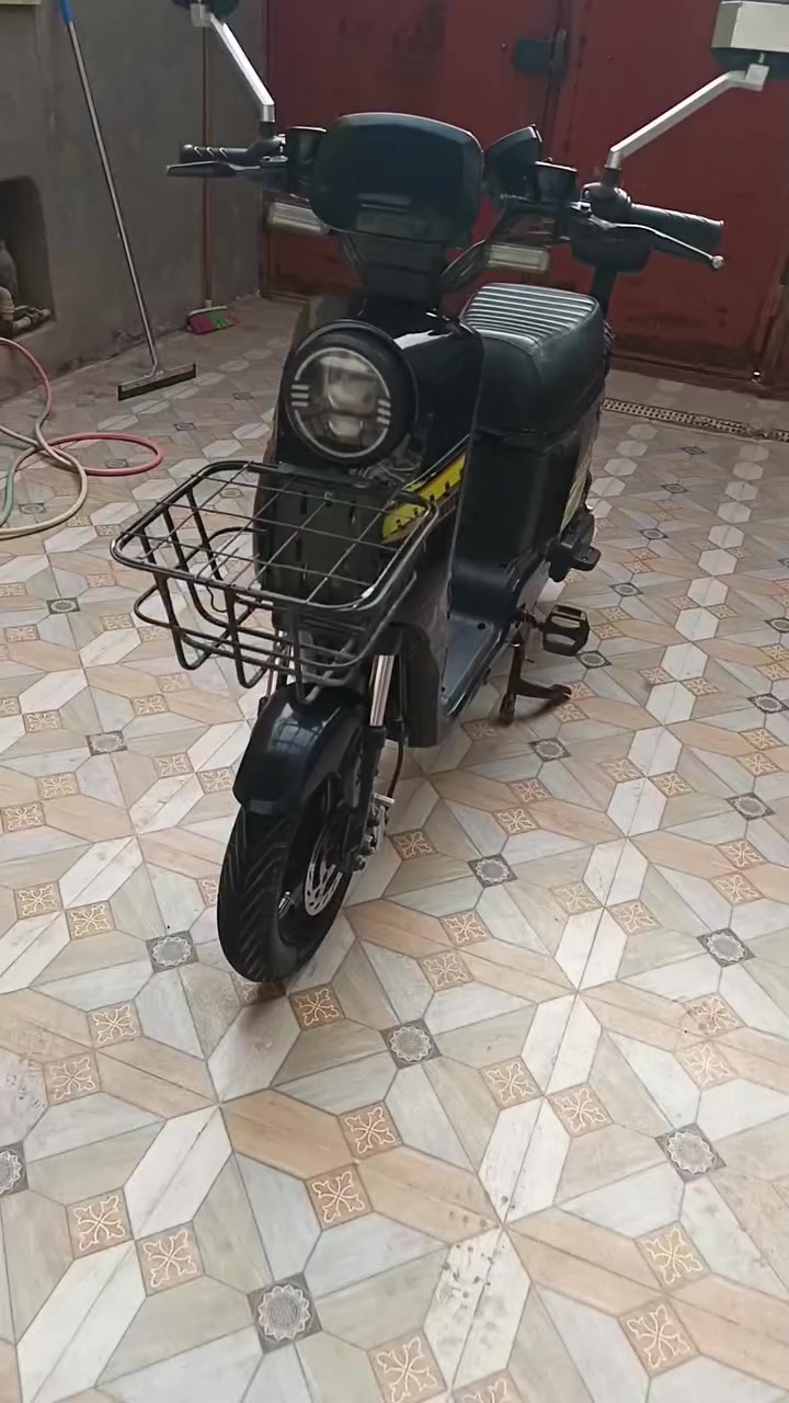 دراجه شحن نوع R10 مواصفات بطارية ليثيوم و الدراجه من نوع اكلاسيك . دبل سويج و دبلات اثنين وملف 1200w وسرعة 55 km/h و البريك دسك السعر  550 الف  وبيه مجال عنوان كربلاء


**إذا كنت صاحب هذا الإعلان وتريد حذفه لأي سبب، رجاءا أرسل رسالة إلى الدعم الفني**