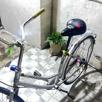 بايسكل بناتي للبيع حجم 26 لون رصاصي كامل مكمل اي نقص ماكو بس الستاند م...