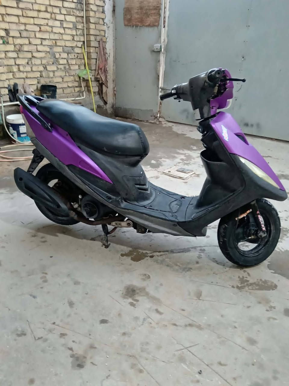 سلام عليكم عدلة للبيع مكفولة من تاير للتاير جيب مصلح وفحص محرك، دراجة كاملة من كلشي ملحة محرك ناعم ماعوزهة برغي دراجة  مكان حلة قرب محطة بتة شراي يتصل***********
