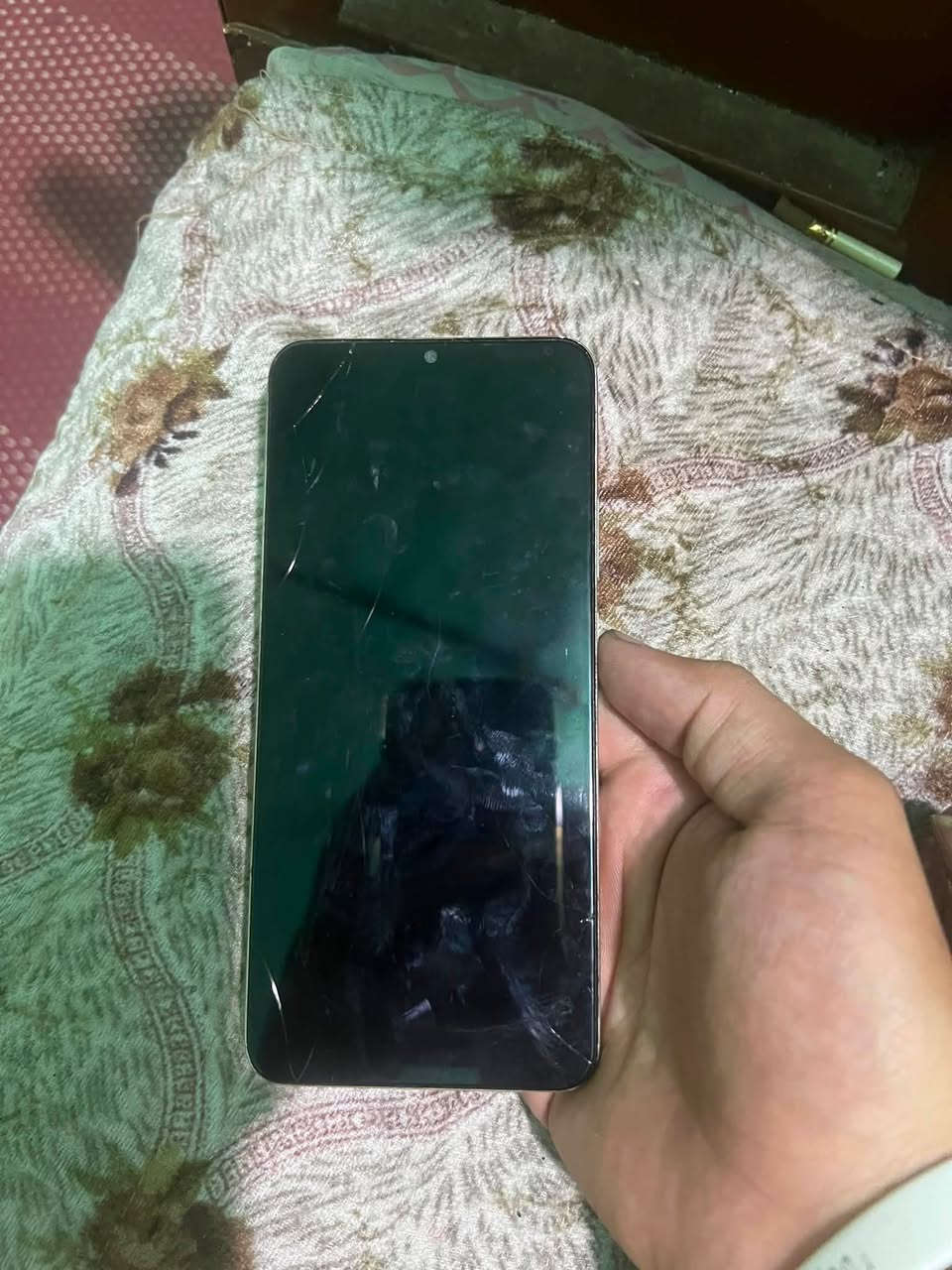 سلام عليكم ريلمي مكسوره شاشته رايده ٩٠ رقمي ***********
