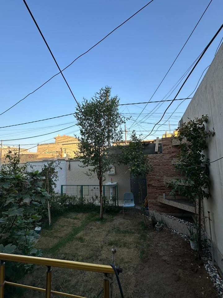 السلام عليكم بيت اللبيع 
مساحة ٢١٠ 
واجهة 10 
بنيان حديث  ٣ غرف نوم 
حمامات ٣ حديقه 
شلال داخل الحديقه 
حديقه داخليه 
طابقين 
الارضيه مرمر والبيت كله سيراميك 
سند ٢٥ 
سبع قصور شارع ابو علي 
ثاني بيت ع شارع 
***********
