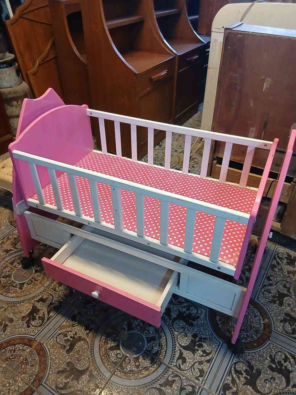 غراض مستعمله نظيفه جدا للبيع كلمن وسعره المراسله خاص او الاتصال ***********مكاني بغداد
