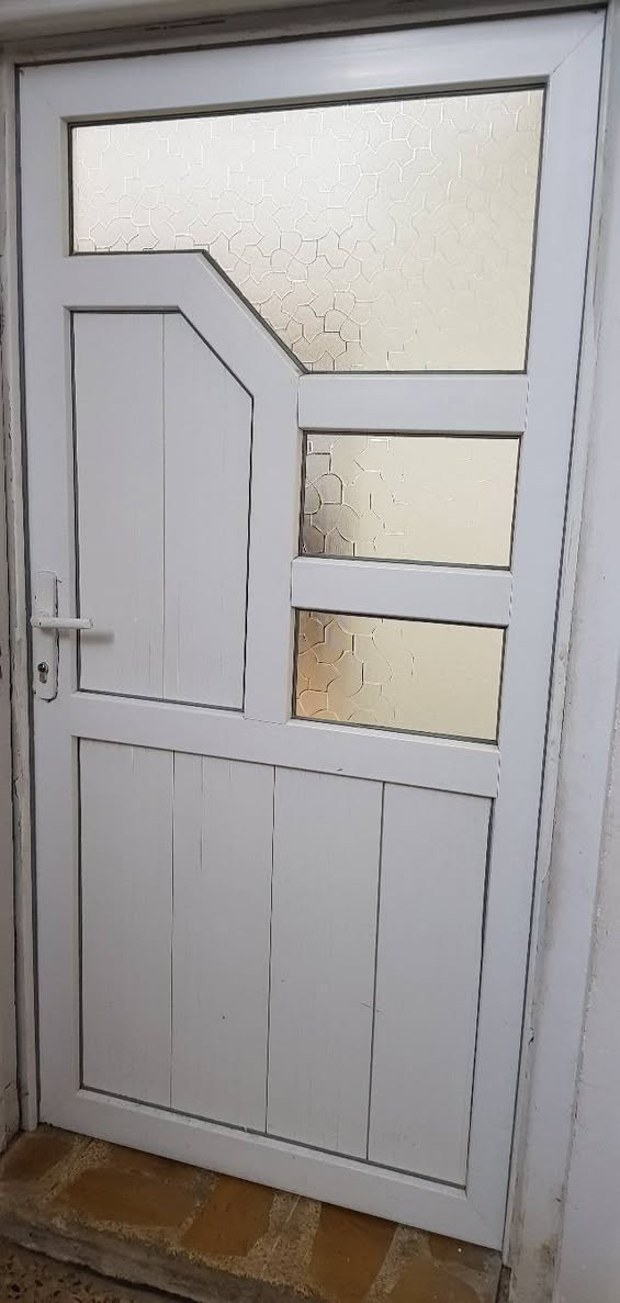 ابواب للبيع عدد ٢
قياس ١٩٠ في ١٠٠
١٩٥ في ٨٨
***********
@الجميع
