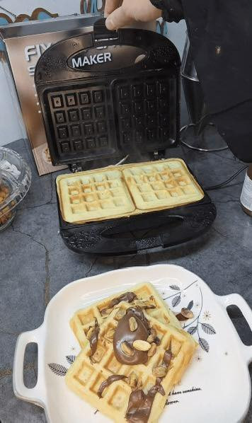 كابسة وافل كهربائية مزدوجة 800 واط بطبقة مانعة للالتصاق
طول السلك: 30 سم.
قابس كهربائي أوروبي ثنائي.
محتويات الصندوق
كابسة وافل كهربائية.
دليل استخدام.
يوجد توصيل لكل محافظات العراق 
السعر ٢٥ الف


**إذا كنت صاحب هذا الإعلان وتريد حذفه لأي سبب، رجاءا أرسل رسالة إلى الدعم الفني**