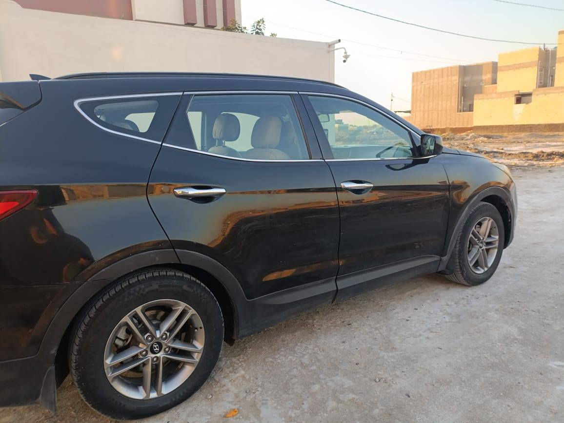 السلام عليكم سنتافيا 2017
للبيع او المراوس بيها جاملغ الايمن مصبوغ فقط بدون دواخل رقم اربيل بأسمي تحويل مباشر 
مواصفاتها معروفه
تخم تاير قبل اسبوع شديتهه منظومة احتراق كاملة قبل يومين  محركها 2400 اربعة سلندر كير ومكينه وحداديه وتبريد وكهربائيات كلها على البلاد ومكفولات غرفتها جديدة 
سيارة جاهزة على اخر حبة وسونار مرفق بالمنشور سعرها 145 وبيها مجال 
مكاني بابل ***********
