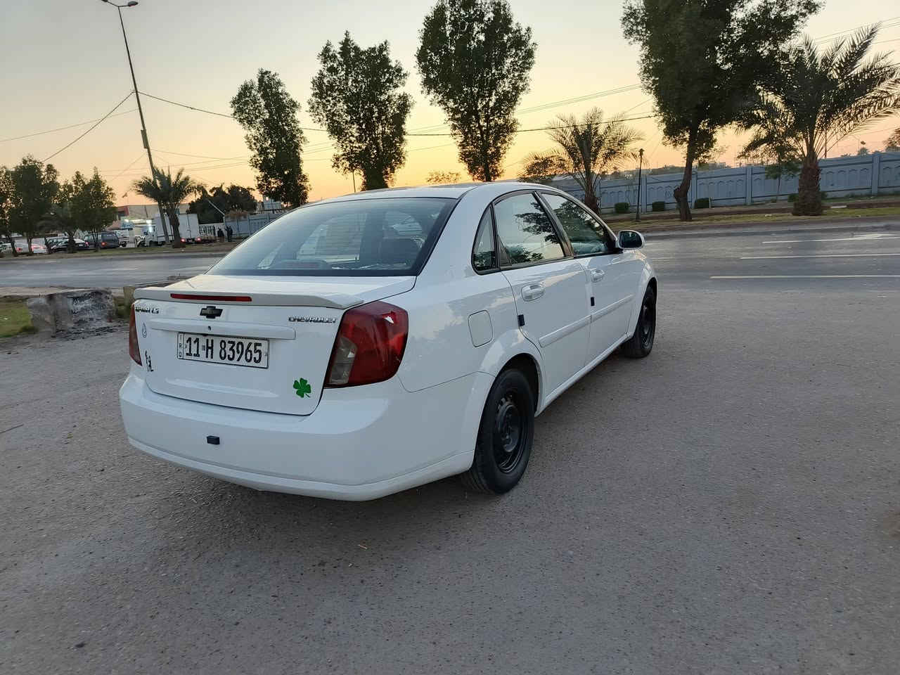 سلام عليكم مرخصة إلادمن المحترم اوبترا موديل ٢٠١٢ 
الشركة العامة 
 بيها خشم جاملغ صبغ جهه السايق وباقي سياره مكفول 
كير مكينه خير من الله 
تبريد تدفئة مكفول
صدر مكفول 
تخم تاير جديد 
السعر ٧٨ وبيها مجال قليل 
عنواني بغداد البياع مدينه الذرى 
***********
