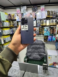 للبيع فقط 14 برو ماكس  جهاز نظيف وشرط ما مفتوح وحاسبة نورمال بدون غراض...