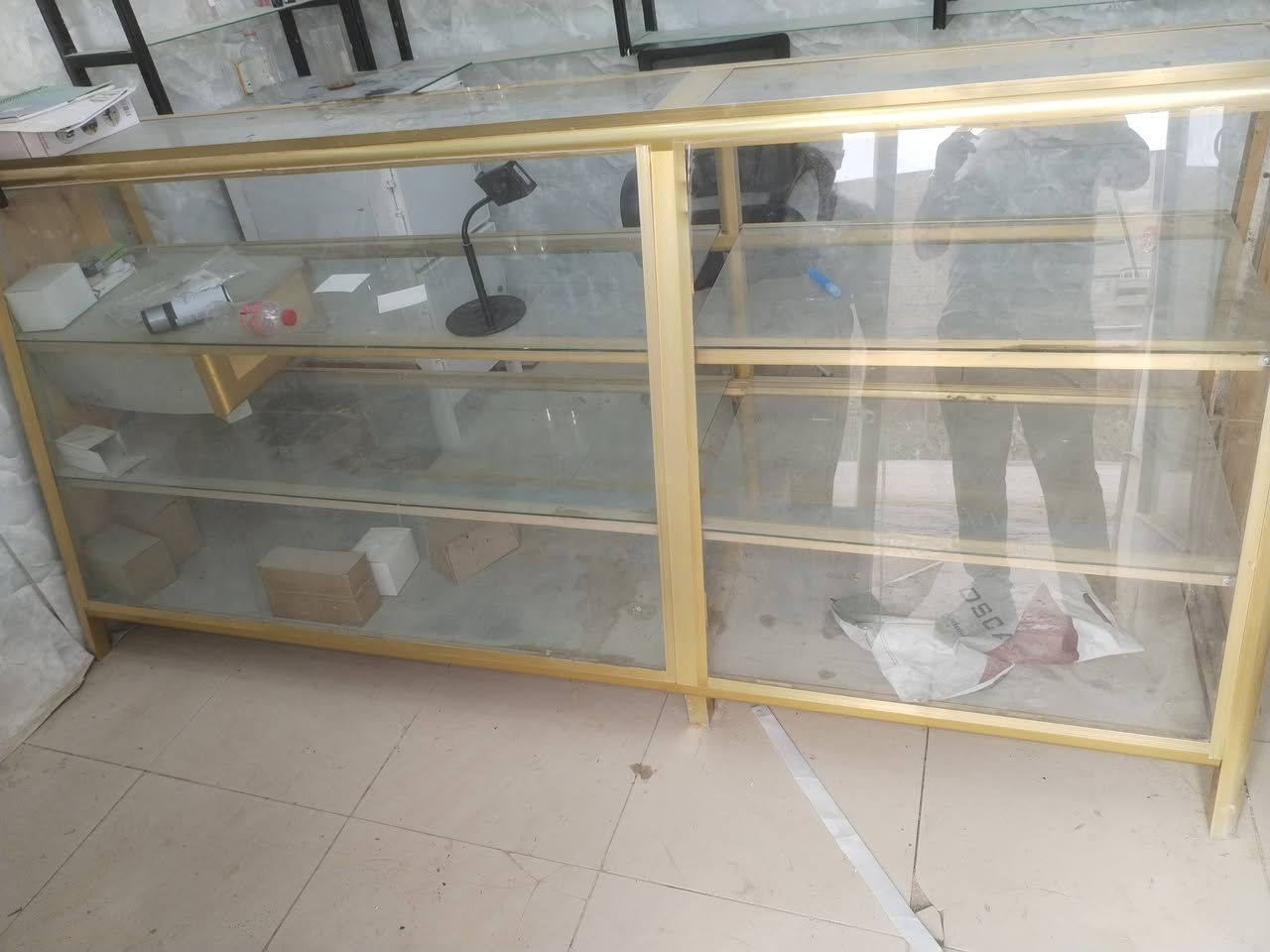 السلام عليكم
رفوف جام قواعد خشب متانه محل عطور ديكور مرتب متر×3متر ارتفاع متر و 10 زائدا ميز مترين ونص زائدا كرسي دوار 300الف ناصريه سوق الشيوخ ***********
