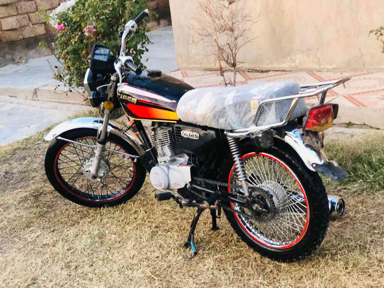 تايكر 2018 كهربائيات كلها شغالة إشارات 23 نشاط فوول شرط 140
السعر 275 وبي مجال حك الجية 
العنوان الشركاط الساحل الأيسر اسديرة وسطى 
*********** بي واتساب 
#ملاحظة جماعة جيبو لفلان مكان ما أكدر 
ملتزم بمحل ارجوا المعذرة
