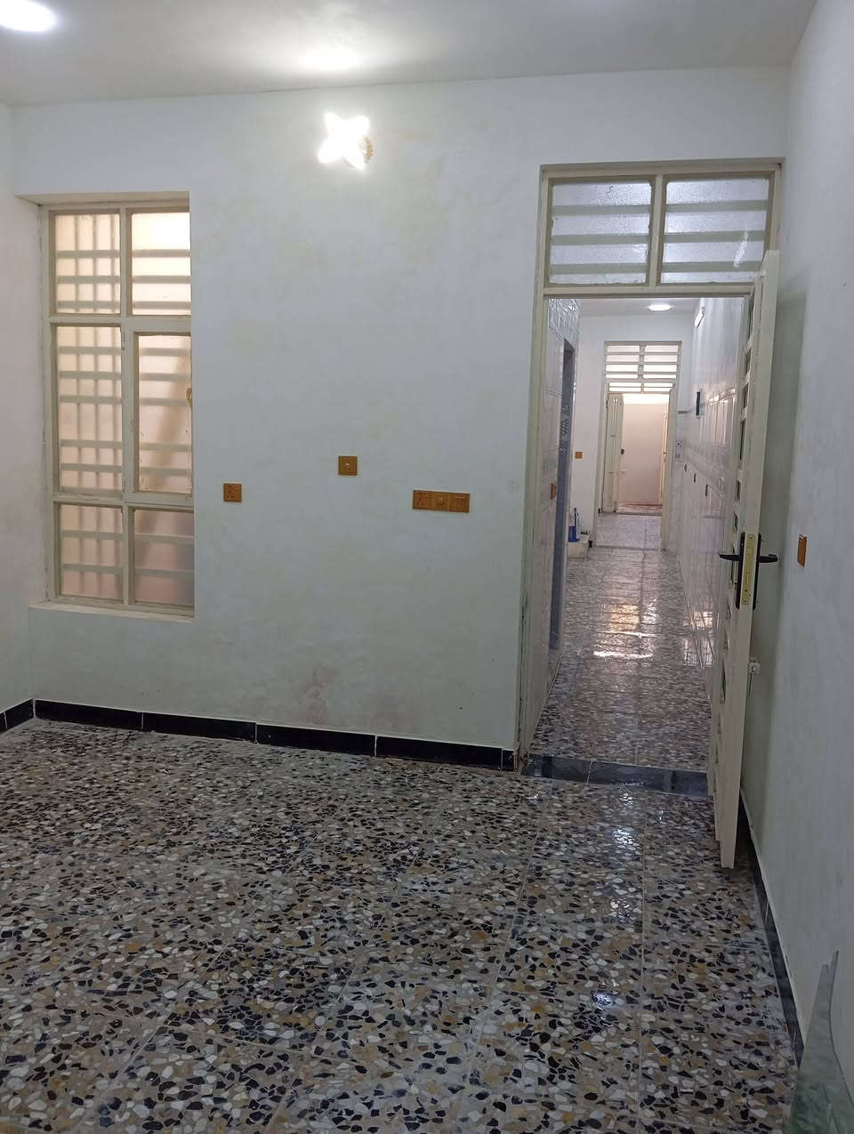 للبيع بيت جديد بناء حديث 4*20 الدسيم طابق واحد والطابق الثاني صاعد البناء البيت فارغ  *********** وات ساب موجود
