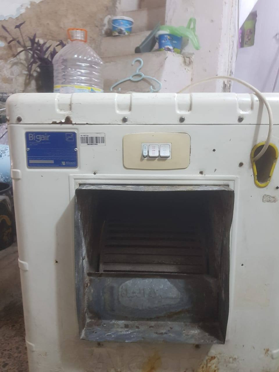 مبردة حجم ٢ ونصف. بدون خياس جاهزة. حلفات جدد. ***********.الرقم مغلق واتساب فقط.. الدورة.

