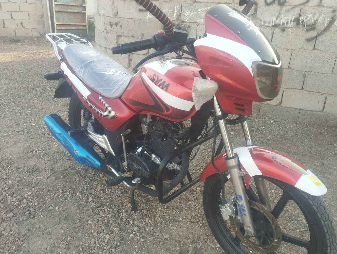 السلام عليكم دراجه سايم 2017 للبيع الدراجه نضافه فولل اوراق موجوده كهربائيات كله شغاله تنكر سلف وتطلع ه‍ه‍*********** سعره 850 وبي مجال لل شراي لا تتدخل وتكلي شبي مابي دراجه نضافه كشر ومحرك ترايك لل بصره مكانه جزيرت الخالديه ومراوس حسب القناعه
