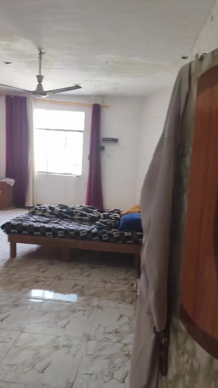 السلام عليكم 
نصف دونم 1.250 متر  للبيع :-
نصف دونم امامي منطقة الاوسمه والانواط.. 
 موقع على الشارع مباشر ..
وجهة دونم كامل 20 متر .. 

تفاصيل :-
مساحة بناء بيت 250 متر + مشتل 100 متر .. 
 مساحة الحديقة 400 متر .. 
ومساحة خلفيه غير مستخدمه 500 متر .. 
نوع العقار عقد 35 

السعر 150 وبي مجال 
الرقم *********** متواجد واتساب
