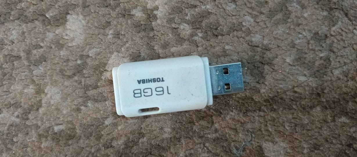 اسلام عليكم عندي بلي 2 لبيع البلي عاطل بس 
عراضه شغلات بي فلاش 16GB وقطعة ميموري شغاله وبطاريه ايضن  السعر 25 كاملات هنة ولبلي


**إذا كنت صاحب هذا الإعلان وتريد حذفه لأي سبب، رجاءا أرسل رسالة إلى الدعم الفني**