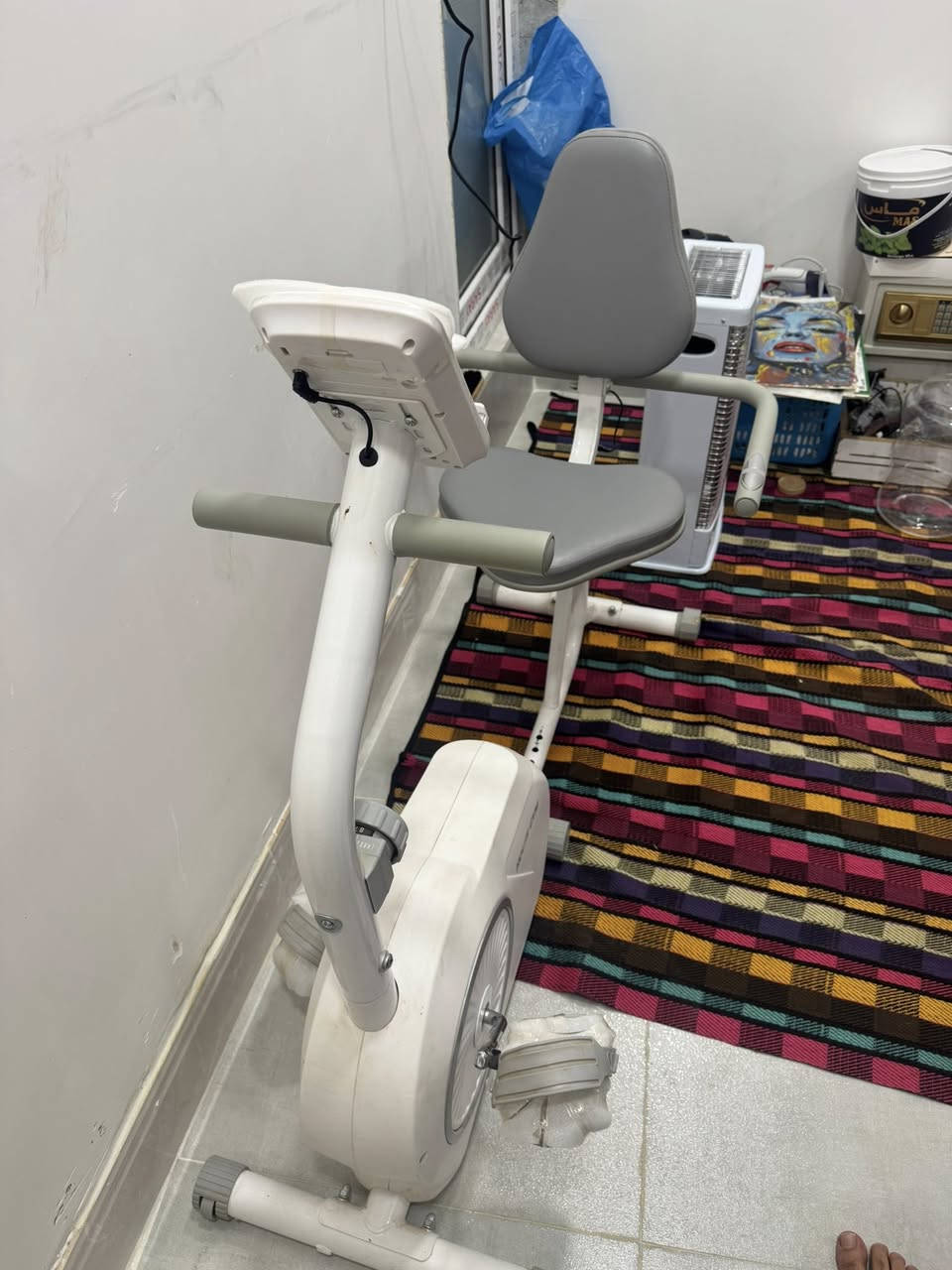 جهاز بايسكل جالس مريح للوزان الثقيلة يتحمل 150 كيلو فعلي
جهاز من شركة House Gym المعروفة بمواصفات 
عدد قوة وسرعة 
شاشة لوحية تعرض دقات القلب والسرعة والوقت 
السعر راح يكون جدا مناسب والي عنده شراي باله اله ١٠ الف
المكان نجف كوفة للستفسار
***********
