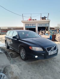 فولفو v70 2013 للبيع السيارة ماناقصها شي تبريد تدفئة شغال محرك كير كفا...