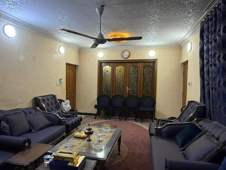 🏠 / دار للبيع مساحه ٣٠٠ م طابو صرف 

             واجهه ١٥ م / نزال ٢٠ م 

🧱 بناء قديم لكن نظيف جدآ ( ترميم جديد )

الطابق الاول / مطبخ . أستقبال . هول . كلدور . غرفه . مجمع صحيات . كراج . حديقه

الطابق الثاني / ٣ غرف . هول . مجمع صحيات 
            ( الطابق الثاني بناء حديث )

🌏 الموقع / المحاربين قرب مدرسة الجواهري 

للأستفسار أكثر مراجعة مكتب 
#عقارات_أراضي_بابل_الخضراء للمقاولات العامه والتصاميم الهندسية 
شارع ٦٠ .. عمود ٣٠٠ .. مقابل أستدارة علي بقلي 
الشيخ حازم 
وسام محمد 
أبو حيدر / ***********
