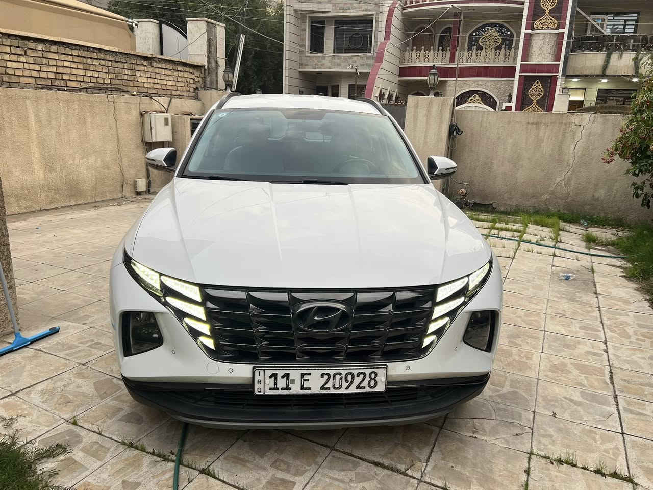 هونداي توسان خليجي موديل 2024 مواصفات العاديه الستاندر كراسي كهرباء وباقي المواصفات المعروفه وموضحة بالصور السيارة كلش جديدة بعدها بالضمان مال شركة الاولى موترز ماشية 30,000 قابل للزيادة بيها بارد بسيط بكد إصبعين بالباب الأمامي وبيها رصعه مثل ما موضح بالصورة سعرها 22,000 دولار وقابل للتفاوض للتواصل ***********
