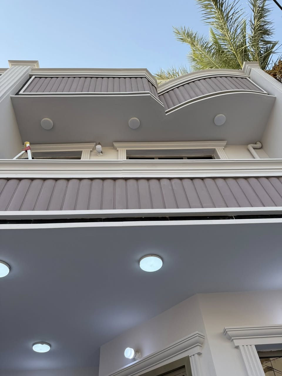 دار للبيع
منطقه العزات ملك صرف باسمي شخصيا 

طابقين بناء حديث ما مسكون 

الطابق الاول 

استقبال مطبخ صاله صحيات غرفه نوم ومنور 

الطابق الثاني 

غرفه وصاله وصحيات 

سطح أول وسطح ثاني 

بورك جبس بورك البيت كله 

السطوح اوزكام

الواجهه تطعيم 

ابعاده 

٥:٥٠ الواجهه 

٢٠ النزال 

خلف المعارض  تفاصيل اكثر داخل الصور 

السعر ١٨٠ 

***********اتصال 

*********** واتساب
