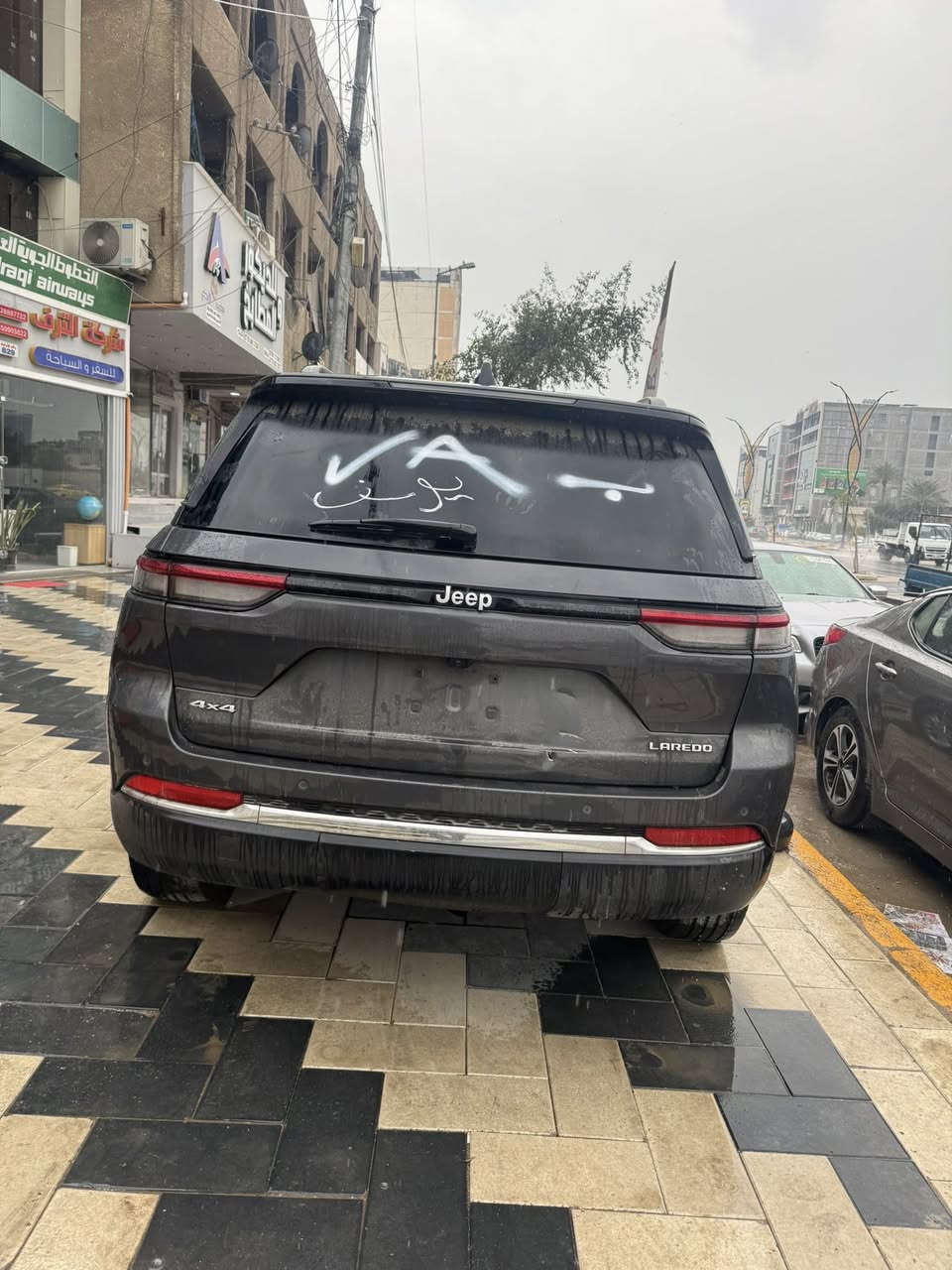 جيب لاريد 2025 دخول حديد
حره بسمي داخله 
السياره بيه شفتات ستيرن ورادارات جميع الجهات بدون ايرباك ضرر موضع امامكم
***********
***********
