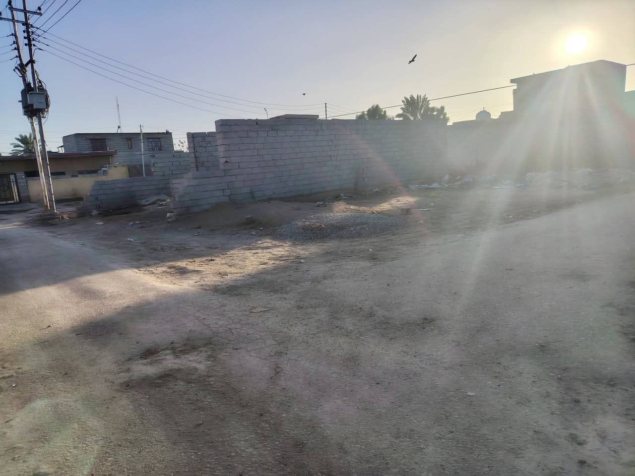 يالله سلام عليكم قطعة أرض للبيع بغداد المدائن منطقه الشهداء التصنيع قرب دائرة الكهرباء خلف قاعه أوسكار قطعه زراعيه خدمات كامله تبليط كهرباء ماء بسعر جدا مناسب السعر ٢٠ وبيهة مجال القطعه ركن ١٤٠ متر للاستفسار الاتصال على الارقام *********** أو *********** وات ساب
