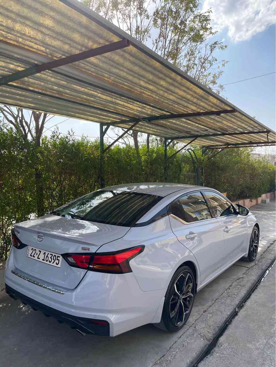 ئاڵتیما ٢٠٢٣ SR 
رەنگی سمۆکی
سەیارەکە یەک دەستە لای خۆم 
دوو پارچەی بۆیاخە 
دەرگا و چاملخ لای سەیاق
تۆزەک ناو دەرگای گرتووە  
ئێڕباگ بەس شانی تەقیوە
سەیارەکە نمونەیە لە جوانی تەقەی تێدا نیە
کامل سێرڤس لۆ کرایە   
٤٥ هەزار کیلۆمەتر رۆییە 
*********** 
رەقەم شانسی 

 1N4BL4CV1PN377955 أربيل, العراق
