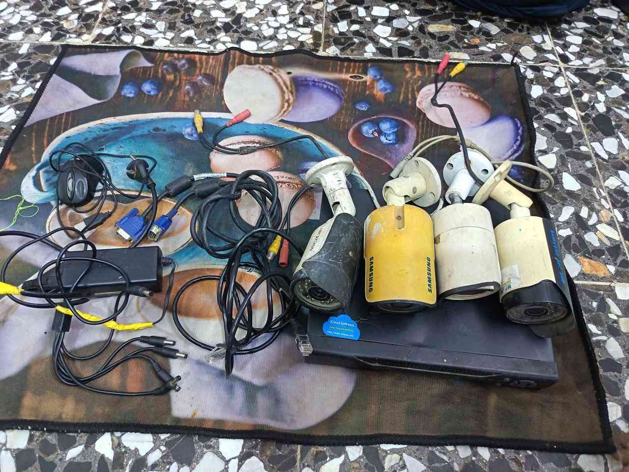 دي في آر سامسونج يدعم نت مع كافة ملحقاته عوزه فقط وايرات للعلم اج دي مايشتغل يشتغل على VGA مع هارد واحد تيره السعر ٦٠
***********

