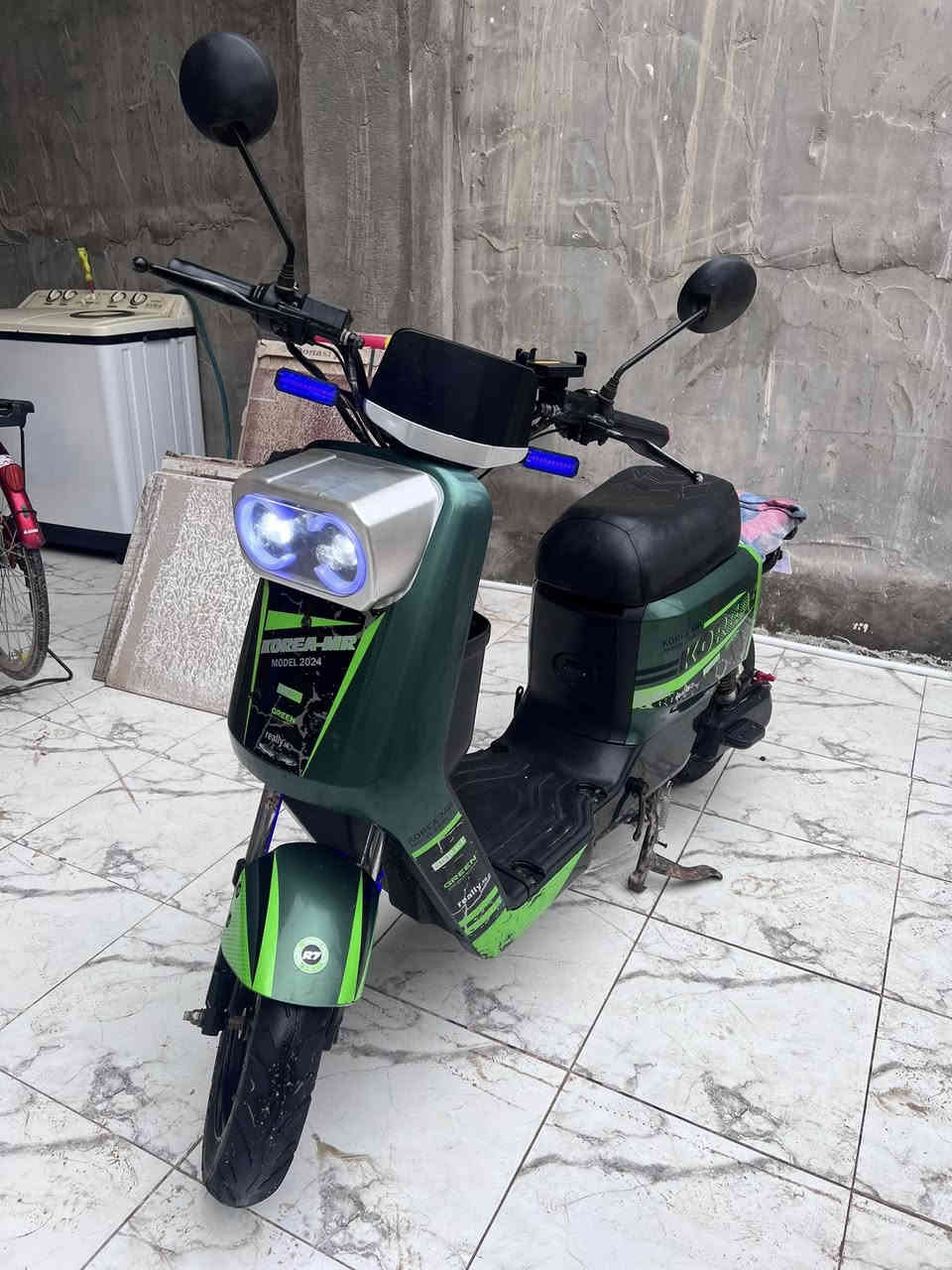 دراجه شحن R7 فول موصفات 5بطاريات الكبار 32امبير  مابيها اي خلل او عطل نضيفه نقصها تخته الورا رايدها 500 ***********اي استفسار  مكاني بصره ابو الخصيب ابو الجوزي
