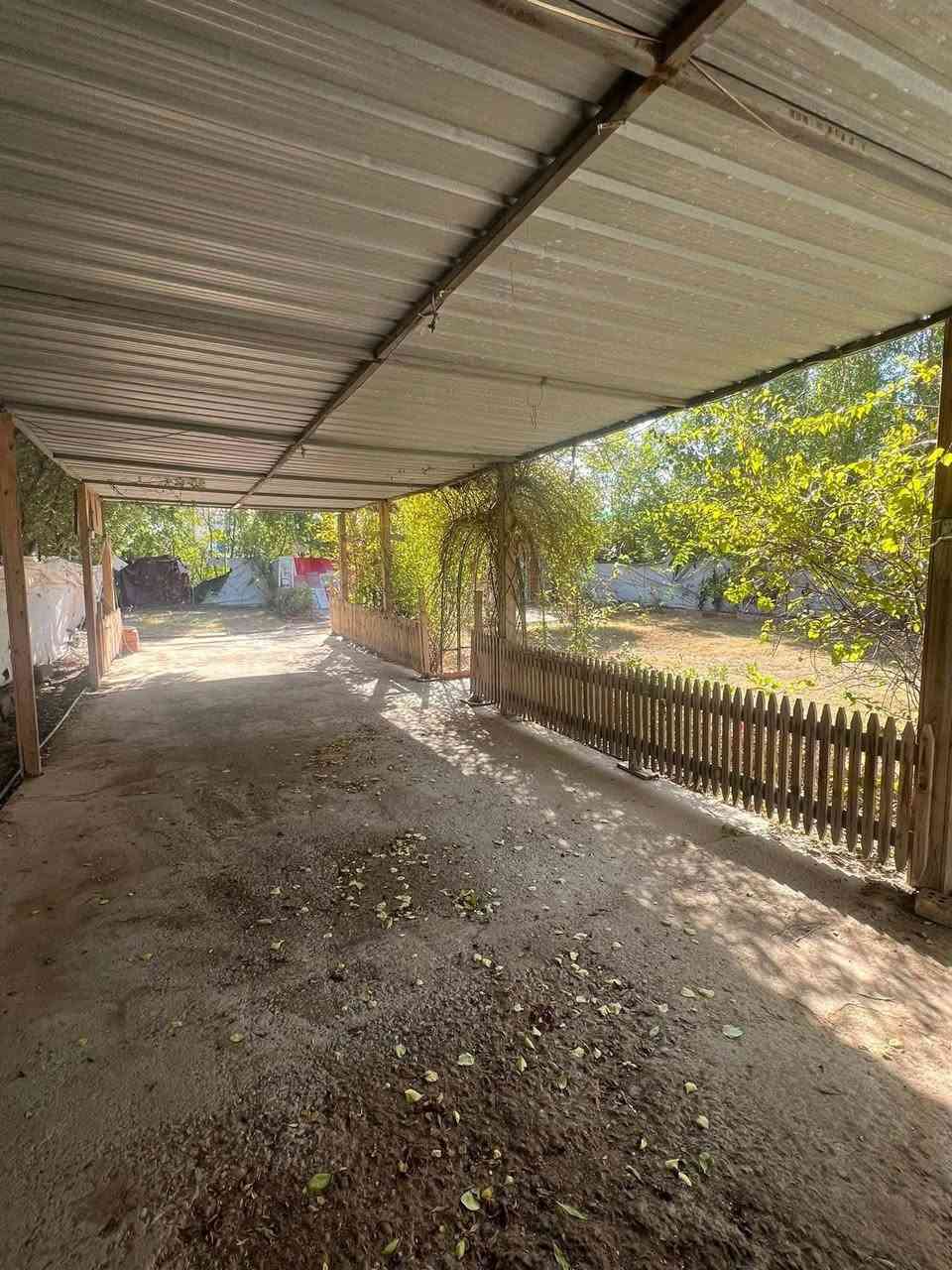 بيت 300م²  للبيع ركن  مقابيل البيت تشجير 

واجهة العقار 15 متر ونزال 20 متر. 
البيت يباع بسعر قطعة ارض 

 يقع الدار في حي الجهاد منطقة  السمجة قرب ماركت بيتي مجاور الاطباء 
موقع مميز 

للاستفسار : مكتب سومر للعقار 🏛️ 
*********** 📞
