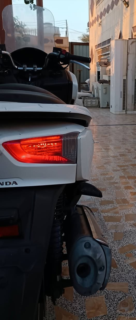 فورزه صفر 12 نضيفه كل نقص مابيها مكينه ناعمه شلعه معدل فول كهربائيات كلها شغاله لايت  زنون ام بي ثري 
تايرات جدد سعرها مناسب  الشراي يتصل 
*********** السعر مليون 100 العنوان بغداد
