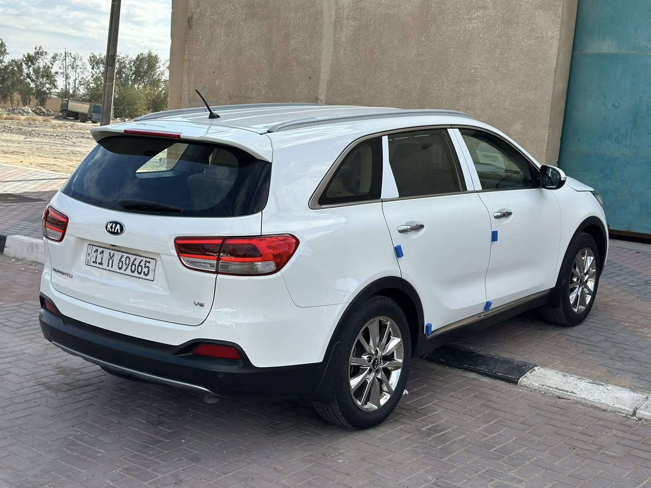 سلام عليكم كيا سورنتو 2018 خليجي  رقم بغداد الدولي بسمي تحويل مباشر هزه وسنويا جديدة سياره كفاله عامه من الضربه والصبغ وتبديل بيه بارد بسيط جدا موضح بسونار مرفق مع الصوره سياره مواصفات 6 سلندر 7 راكب ٣ قطع تبريد  km ماشيه 140 حقيقي كشن كهربائي تحكم ستيرن جهتين بصمه ابواب +تشغيل لد امامي خلفي مري شفط بردات ابواب ويلك كروم جنطه كهربائيه بقية المواصفات المعروفه 
مكان سياره كربلاء المقدسة 
سعر 237 بي مجال قليل ***********
بيع فقط بدون مراوس
