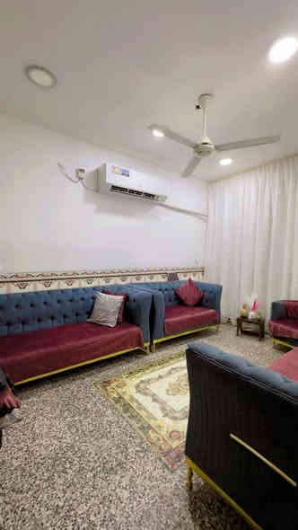 سلام عليكم دار للبيع زراعي مساحه 100متر
طابقين ونص يتكون من 4غرف نوم +صحيات فوك وجوه وخارجيه مطبخ +صاله منطقه الامين قرب شبكة الكهرباء الثانيه للتواصل  ***********
