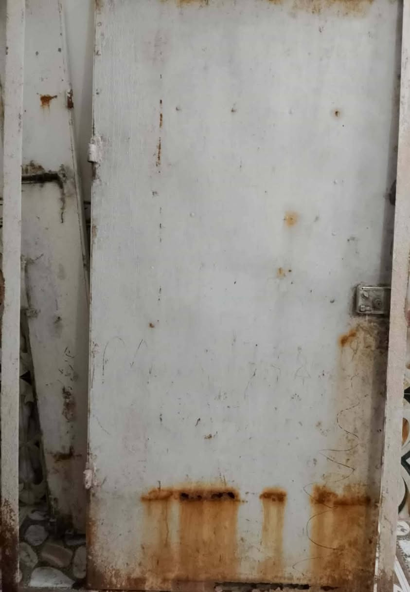 ا
السلام عليكم 
باب حديد #للبيع 
العرض متر وربع والطول ١٨٠
السعر ٧٥ الف


**إذا كنت صاحب هذا الإعلان وتريد حذفه لأي سبب، رجاءا أرسل رسالة إلى الدعم الفني**