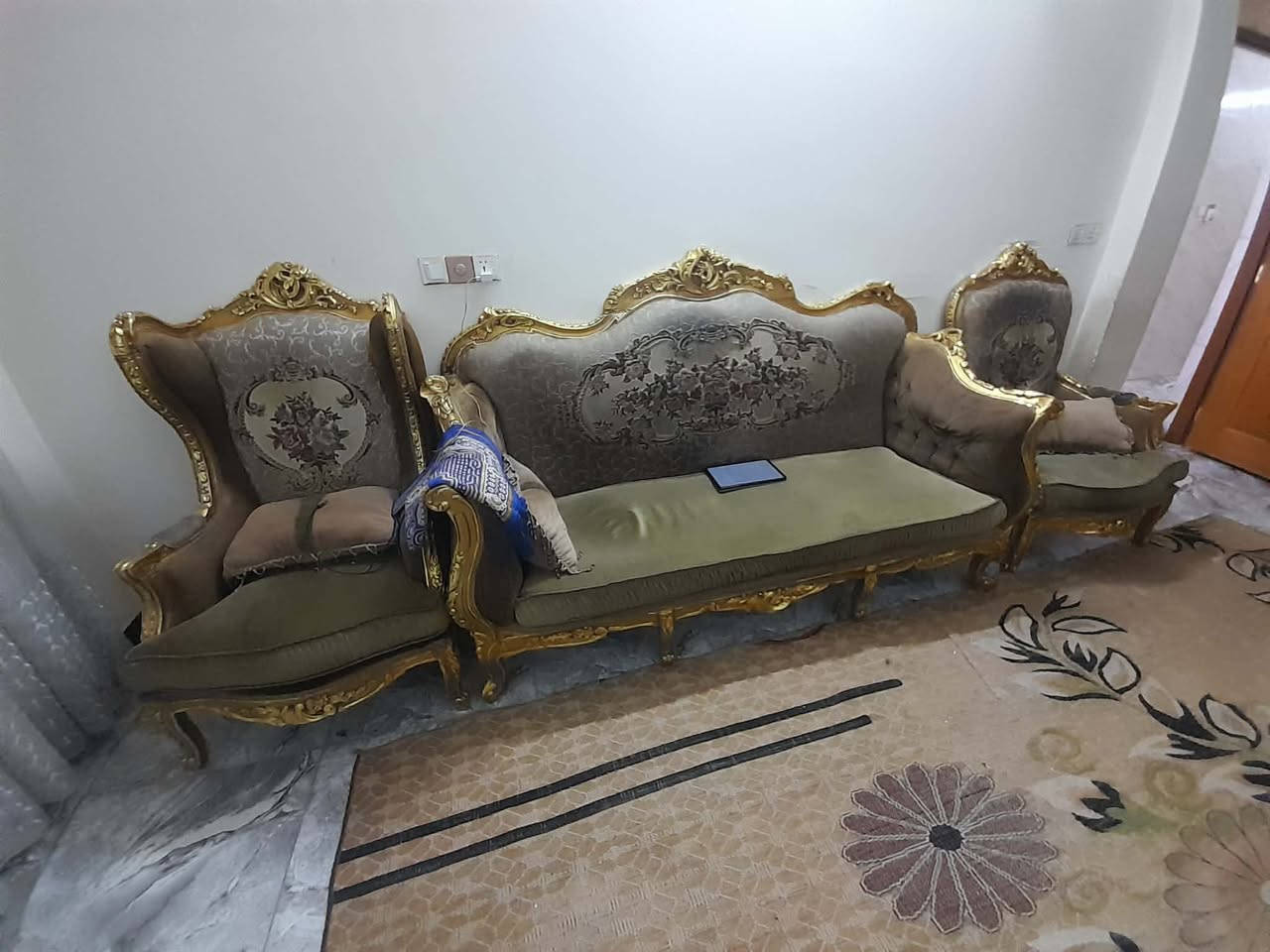 السلام عليكم كاونتر للبيع +تخم جدد كاونتر بمليون والتخم مليون ونص وبي مجال الاتصال على الرقم ***********
