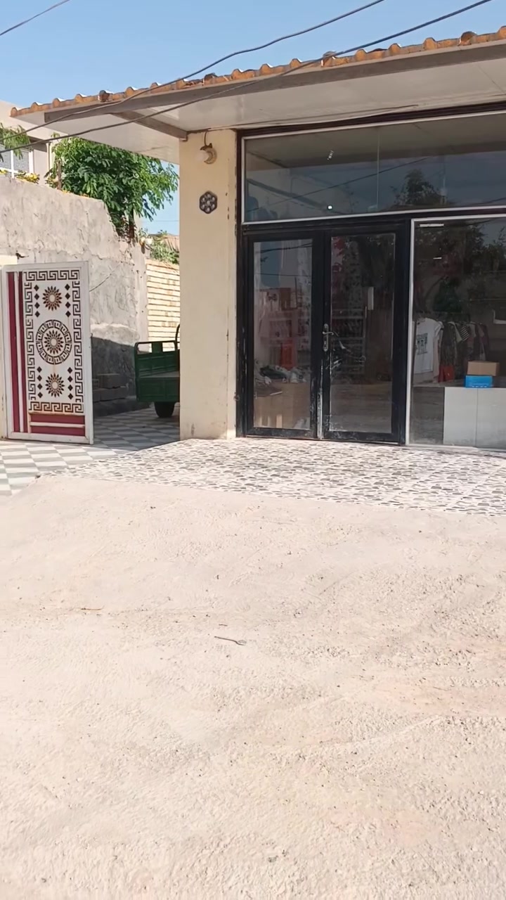 السلام عليكم
دور اثنين ومحل له بيع مساحه 500
سند 25 زراعي 
بناء حديث  دار ومحل  و دار ثاني قديم 
في منطقه ابراهيم خليل 
 دار  يكون في وسط المنطقه  يعني بارقي موقع 
 متوفر كهرباء وماي و مولد خط ذهبي 
اي استفسار تواصل علي خاص 
واتساب  ***********
