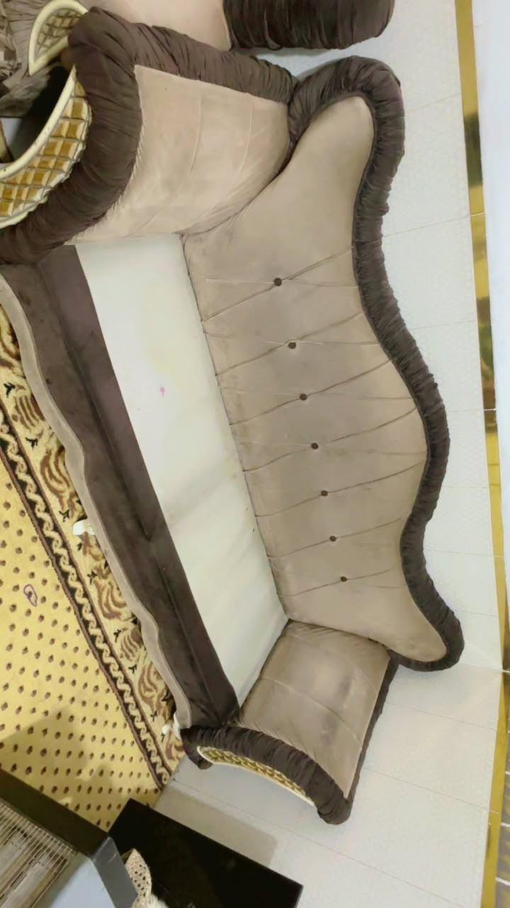 آلسَـِْ♡̨̐ـِْلامَ علـِْ♡̨̐ـِْيگمَ 
للبيع تخم 10 مقاعد 
مكانه الشرطه الخامسه 
سعر 350
ثنين كبار وحده صغيره وكراسي 2 
لتواصل 
***********
