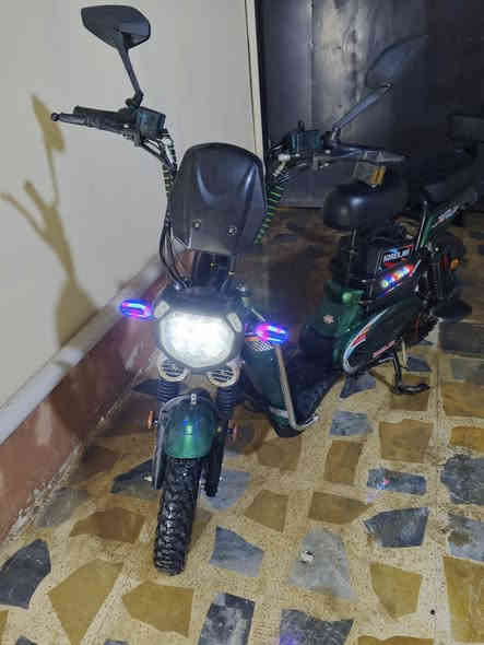 ***********,=***********د: لايت عالي ناصي
نشرات

أشاير

لايت خلفي

بلاتوث مسجل

بطاريات 5

صندوق

شي كدام العين والله ماطور جناي

السعر ٣٥٠ وبيه مجال قليل
