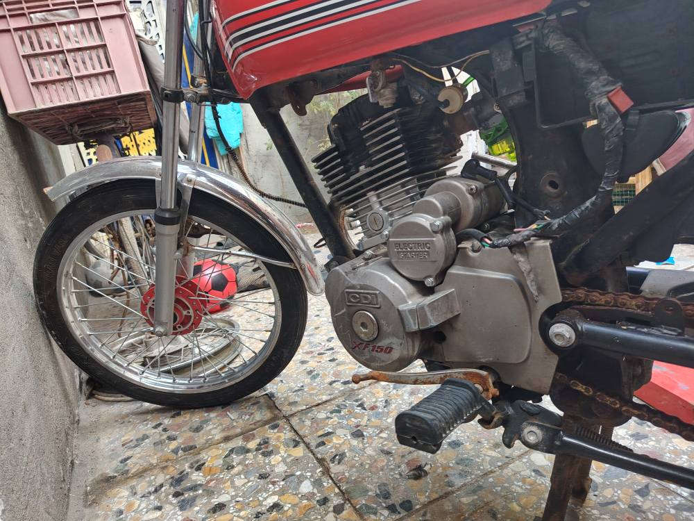 ايرايني شاينك معمره تعمير جديد موديل 23 تجفيت جديد مكينه 150  كير عكس مثل البطح معمره تانكي و ويل امامي رياضي ويل خلفي كابريته رياضي صدر تايرات كله جديد عوزه بس زنجيل يتبدل و كشن ترجع عبالك من الوكيل سعرها 500 والشراي يدلل وتساب موجود *********** البصرة, العراق
