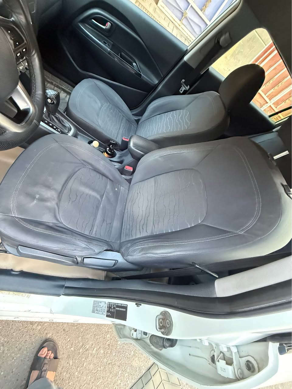 � للبيع كيا ريو موديل 2012

للبيع سيارة كيا ريو موديل 2012
اللون: أبيض
الممشى: 140 ألف كم

المواصفات:
✅ شاشة
✅ كاميرا خلفية
✅ كهربائيات فعّالة بالكامل
✅ سيارة نظيفة والاستعمال شخصي

السعر: 95 ورقة وقابل للتفاوض للجادين.

📩 للتواصل على الخاص
📍 الموقع: البصرة البصرة, العراق


**إذا كنت صاحب هذا الإعلان وتريد حذفه لأي سبب، رجاءا أرسل رسالة إلى الدعم الفني**