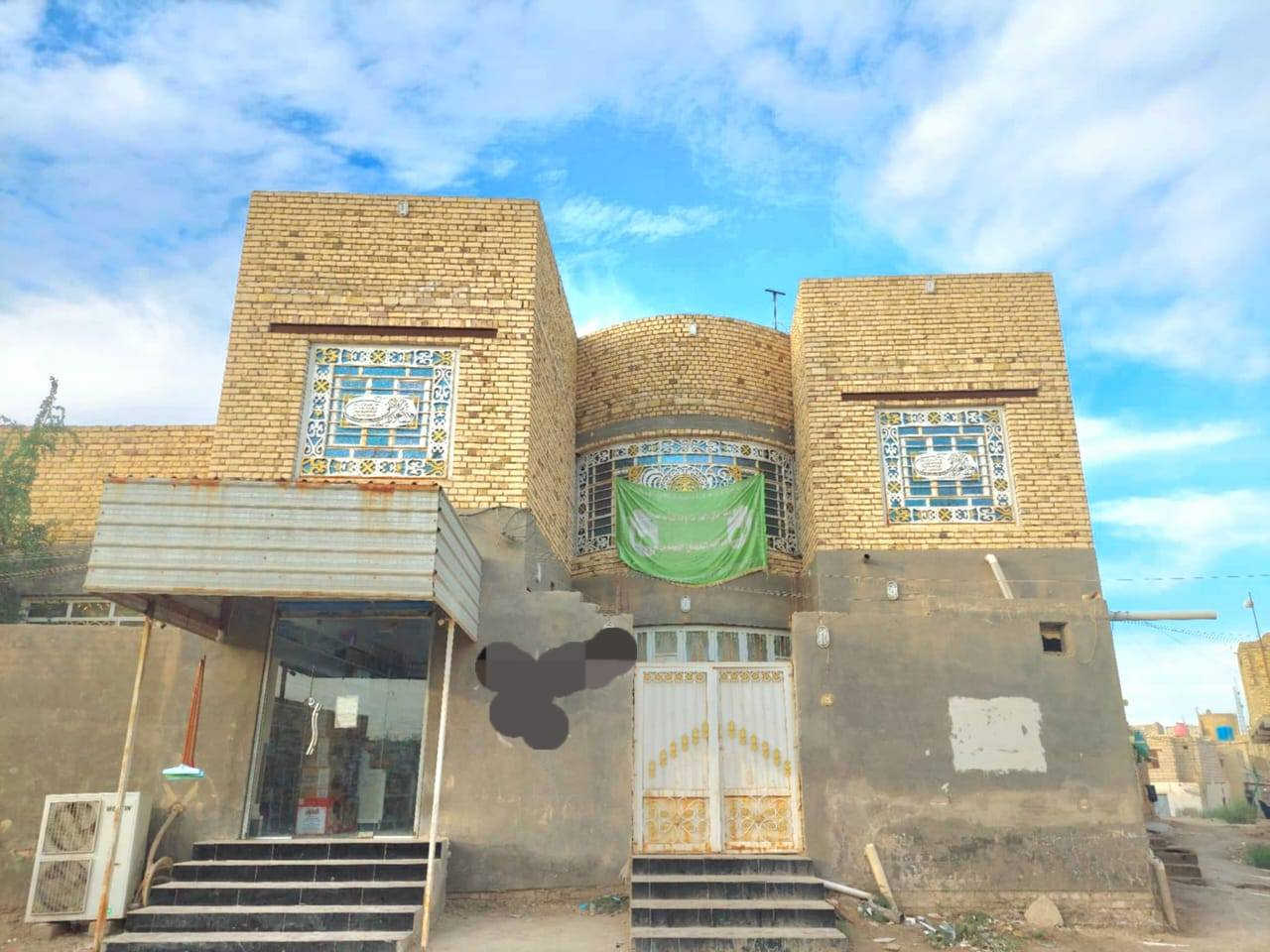 يوجد لدينا بيت زراعي للبيع المساحة 200م البيت طابقين يحتوي على 4 غرف الطابق الثاني يعتبر بيت كامل مطبخ ومجمع صحيات وغرفتين وصاله كبيره
الطابق الارضي غرفتين واستقبال وصاله وصحيات ومن ضمن البيت محل. الموقع / حي عاشور مقابيل صورة الشهيد حمزه على طريق الحسائية +بناء حديث طابوك كونكريت السعر خاص  للأستفسار ***********

