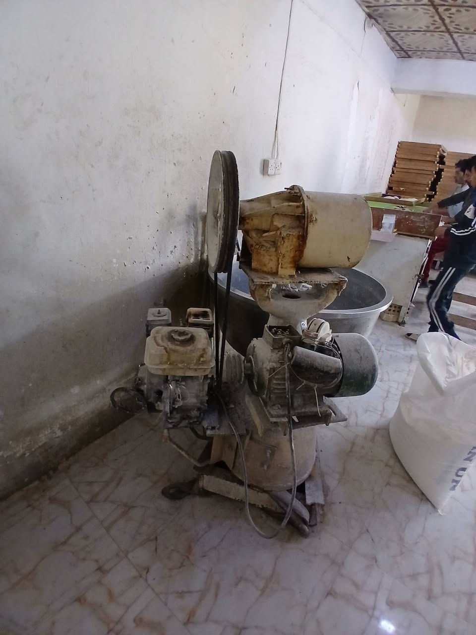 غراض فرن صمون حجري كامله سله العدد ٢ وحده ما مستعمله وطاوليات عدد ١٠٠ مستعملات تزكا مستعمل اخو الجديد عجانه مع ماطور كهربائي ودنبر بانزين عربانه كامله هيه ولصواني ٤٠ صينيه مشبجات     مكاين غاز العدد ثنين وحده منهن مكينة الاخرس وكينه نفط هم الاخرس الغراض كلمن وسعره واذ شلع تختلف الاتصال على رقم صاحب الغراض علمن مكلف  بالنشر ***********
