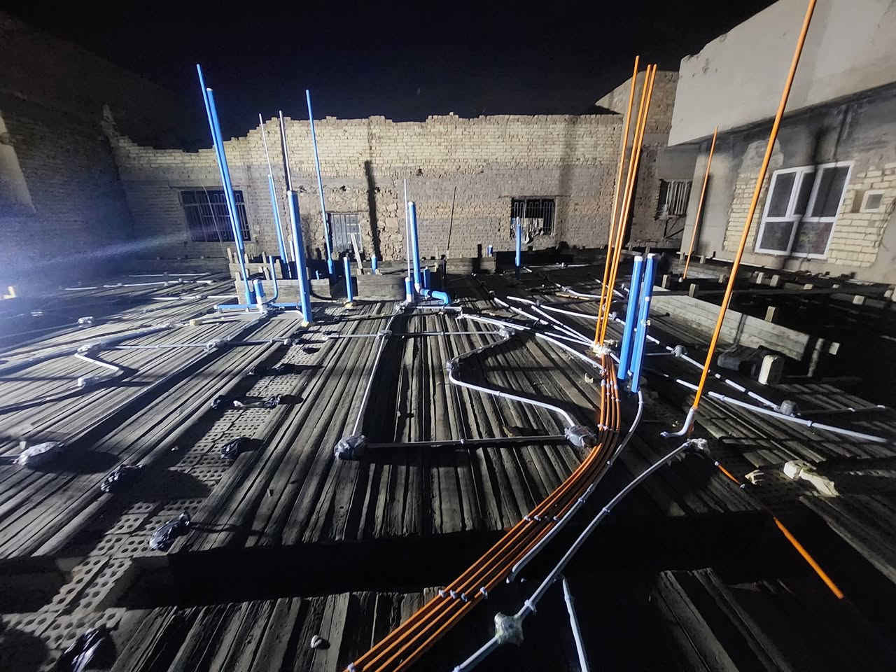 تم بعونه تعالى اختتام نشر سقف طابق ارضي لمشتملات عدد 2 في مدينة الفلوجة حي المعتصم و لساعات متأخرة من الليل
نسأل الله التوفيق والسداد
بوري اوزن الجديد özen plus البرتقالي للخطوط الرئيسية و الستلايت و الكاميرات بالإضافة إلى بوري جبكو الاردني لخطوط الشبكة الكهربائية الفرعية 
المهندس زياد العاني للتأسيسات الكهربائية *********** و ***********  #ضمان_و_امان
