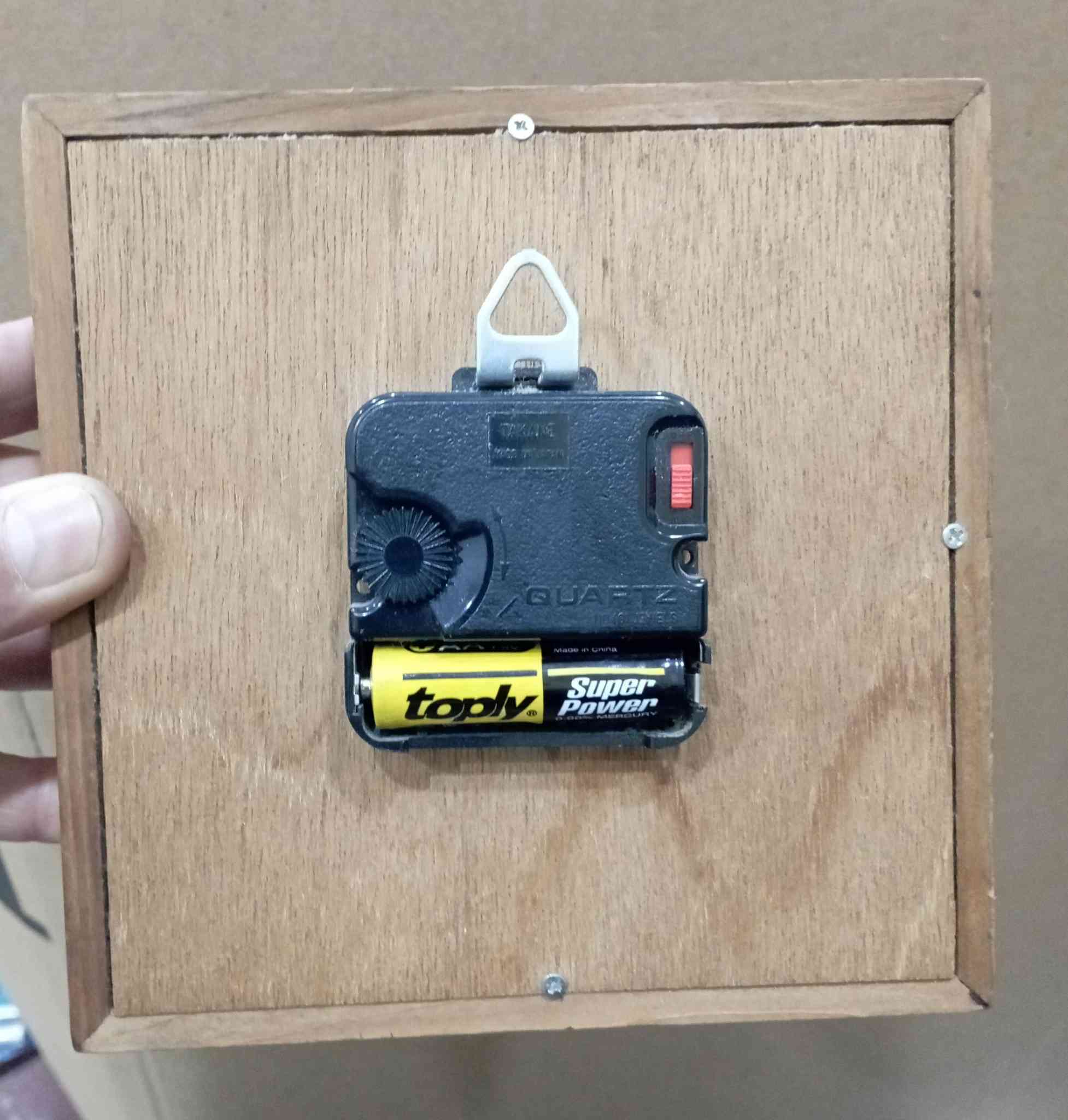 ساعة تحفة صناعة يدوية للخياطين..... يابانية اصلية.... حجم 20 *20سم
السعر 25 الف مع التوصيل 
للاستفسار ***********
